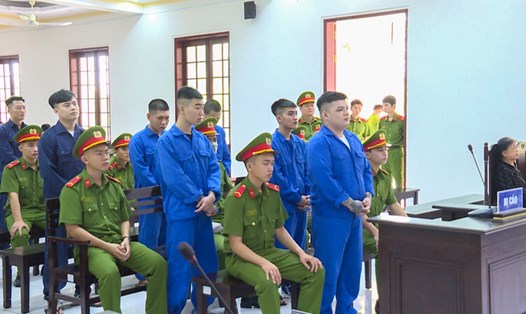 Các bị cáo ở Vĩnh Long đánh nhau gây chết người cùng lãnh án tù. Ảnh: Công an cung cấp.