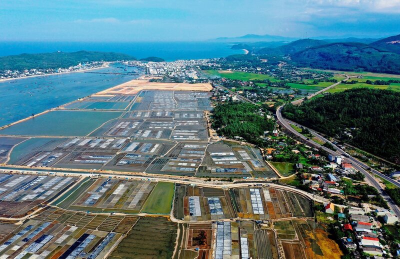 Cánh đồng muối Sa Huỳnh ở tỉnh Quảng Ngãi. Ảnh: Viên Nguyễn