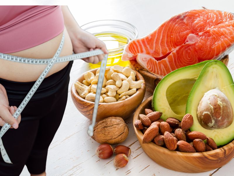 Chúng ta nên bổ sung một số loại thực phẩm để hỗ trợ giảm mỡ dưới da. Đồ họa: Hạ Mây