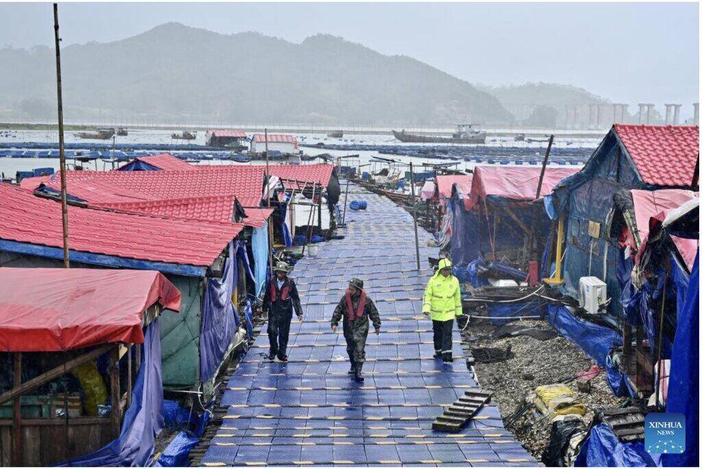 During storm No. 3 Gaemi, authorities patrolled the coast of Fujian province, southeastern China on July 26. Photo: Xinhua