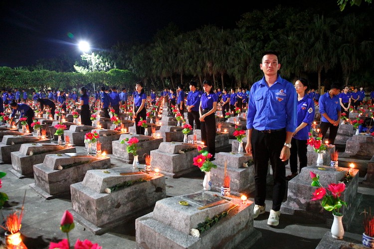 Ba Doc Martyrs Cemetery is the resting place of more than 3,000 martyrs' graves in all regions of the country, many of which are anonymous martyrs.