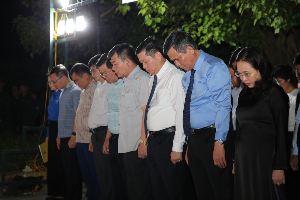 During the gratitude ceremony, delegates spent a moment of silence to commemorate General Secretary Nguyen Phu Trong, a senior leader and a great personality of the nation. Photo: Cong Sang