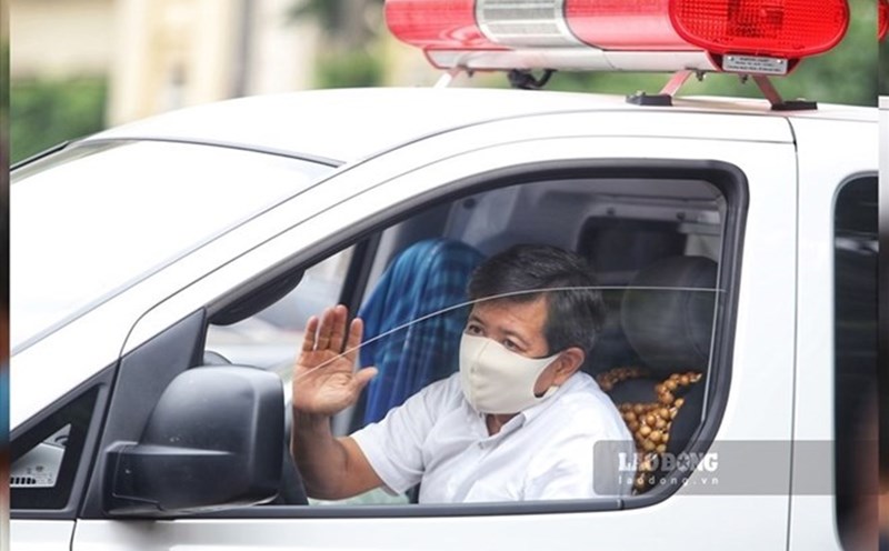 Theo Luật Trật tự an toàn giao thông đường bộ, lái xe cả nam và nữ đều tăng độ tuổi tối đa. Ảnh: T.Thế