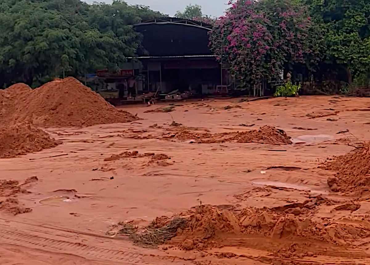 Sand poured into people's yards. Photo: NDCC