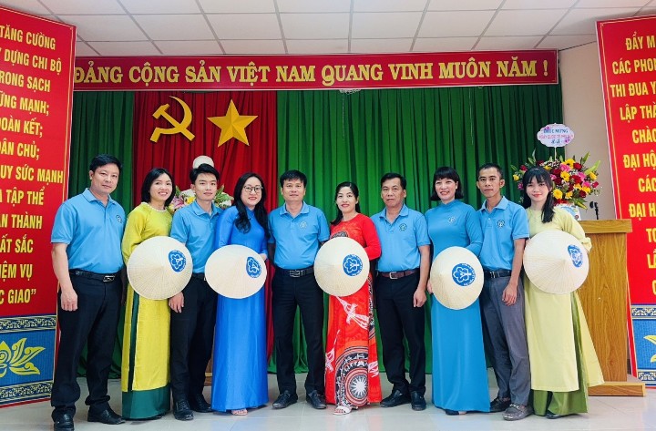 Labor unions and leaders of Lam Dong Social Insurance pay attention to taking care of the cultural and spiritual life of union members, officials, and workers. Photo: PHUONG TRA