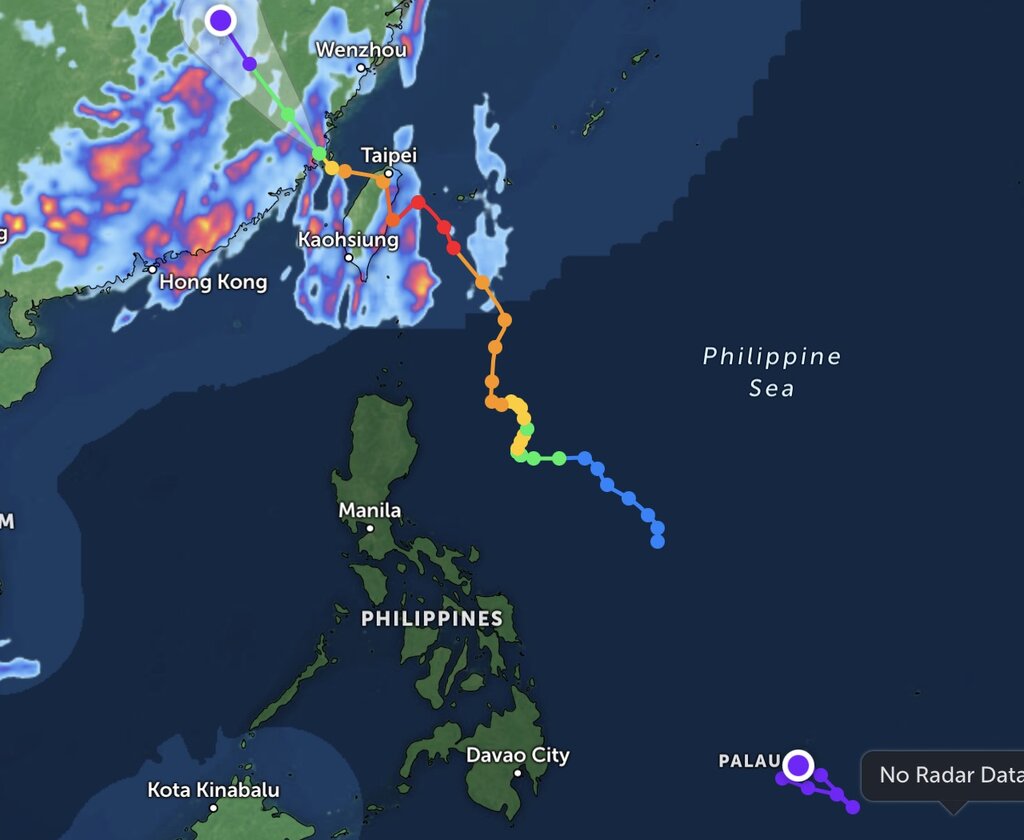 Áp thấp gần Biển Đông hình thành ngay sau siêu bão Gaemi. Ảnh: Zoom Earth