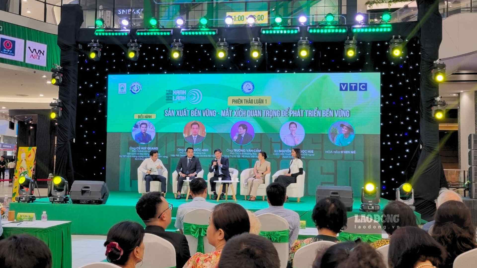 Doanh nghiệp “chuyển mình” phát triển bền vững, người tiêu dùng thay đổi hành vi tiêu dùng. Ảnh: Tuyết Lan 