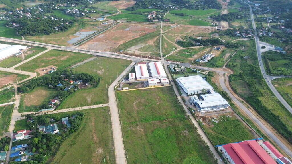 Tien Tien Industrial Cluster (Quang Tien commune, Hoa Binh city) was established under Decision No. 1123 of the People's Committee of Hoa Binh province. Photo: Khanh Linh