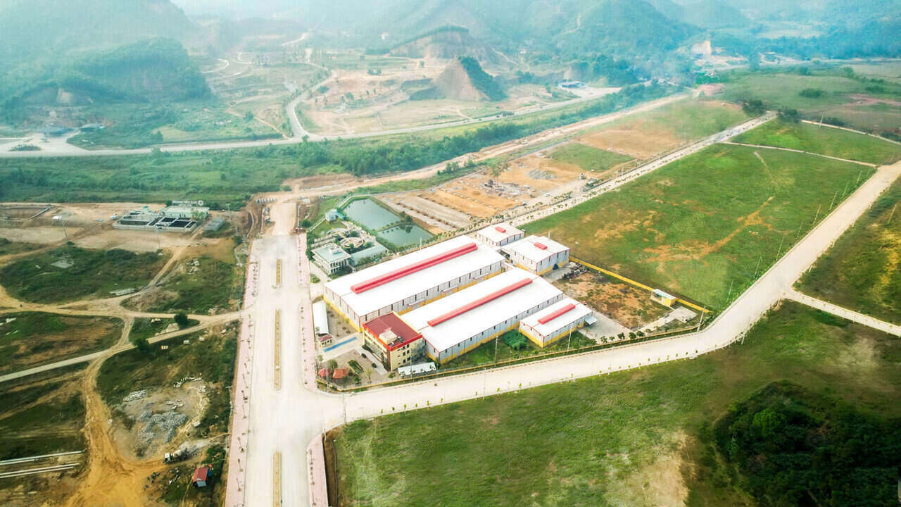 Talking to reporters, the representative of the investment unit said that currently, the occupancy rate of this Industrial Cluster is over 70%. Photo: DVCC