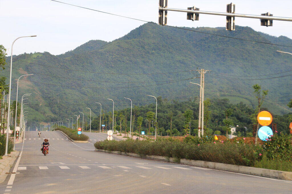 The road system is invested synchronously. Photo: Khanh Linh