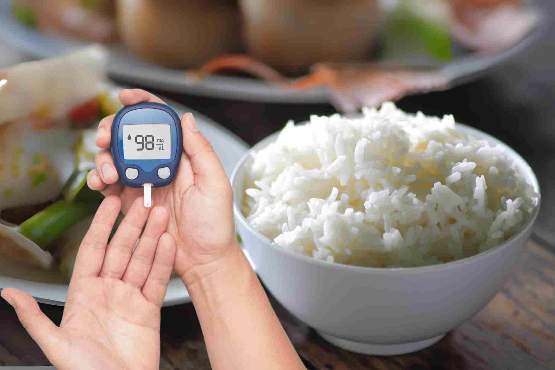 Cách ăn cơm trắng an toàn, ngăn ngừa đường huyết tăng vọt.