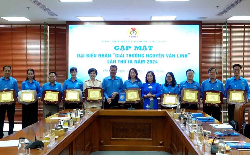 10 cán bộ công đoàn được trao giải thưởng Nguyễn Văn Linh