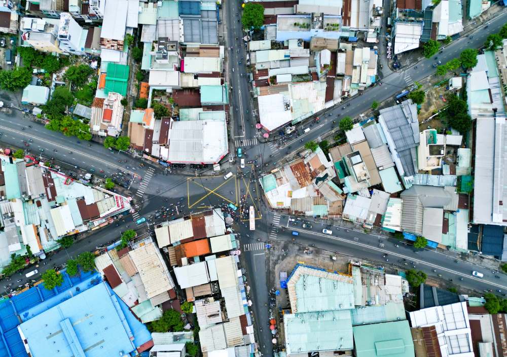 The intersection of Bon Xa intersection is the intersection of 6 roads, including Binh Long, Thoai Ngoc Hau, Hoa Binh, Phan Anh, Huong Lo 2 and Le Van Quoi.