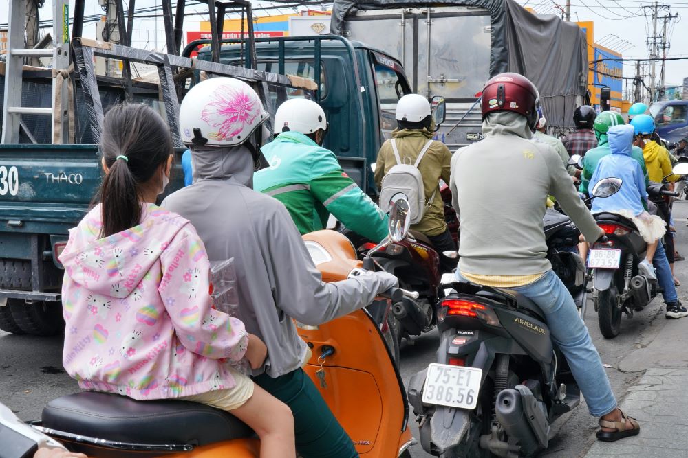 Faced with this situation, the Ho Chi Minh City Department of Transport has proposed that the Ho Chi Minh City People's Committee prioritize building a steel overpass at Bon Xa intersection (connecting Binh Tan district and Tan Phu district). The project has a total capital of nearly 2,400 billion VND (site clearance is nearly 2,100 billion VND).