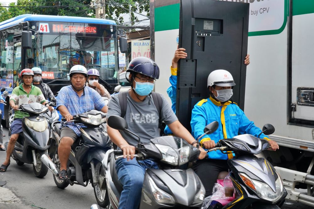 Tuy nhiên, theo phương án mới, cầu vượt thép ở nút giao xây dựng theo hướng Lê Văn Quới - Hòa Bình, thay vì Thoại Ngọc Hầu - Hương Lộ 2 như kế hoạch trước đây. Công trình có tổng chiều dài 280m, rộng 12m, cho xe chạy hai chiều.