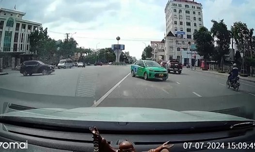 Bắc Giang phạt nguội taxi Mai Linh từ camera người dân cung cấp. Ảnh: Hình ảnh từ camera hành trình của người dân ghi nhận lại