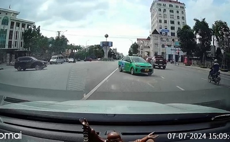 Bắc Giang phạt nguội taxi Mai Linh từ camera người dân cung cấp. Ảnh: Hình ảnh từ camera hành trình của người dân ghi nhận lại