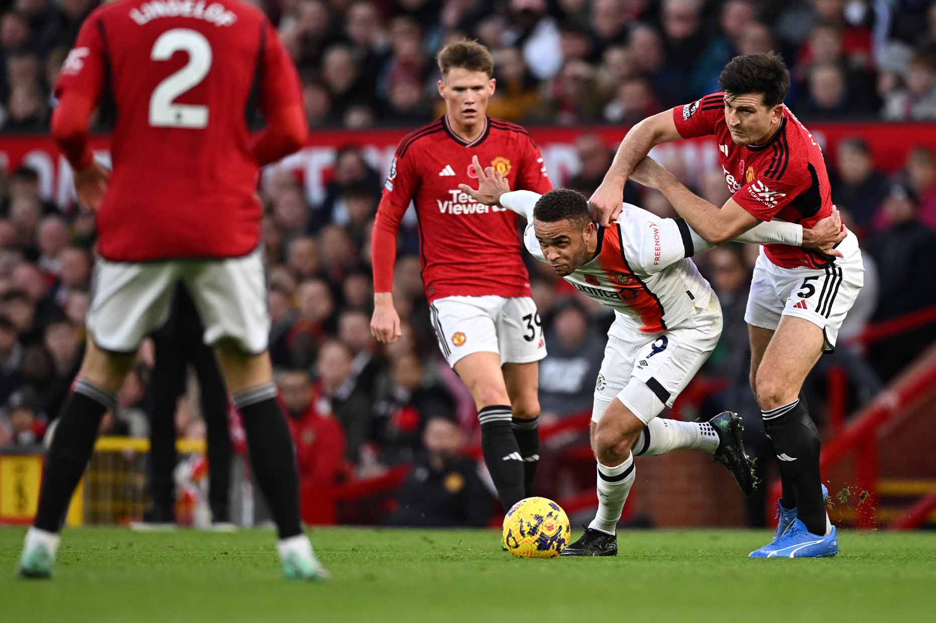 Harry Maguire will fight for an official position. Photo: AFP