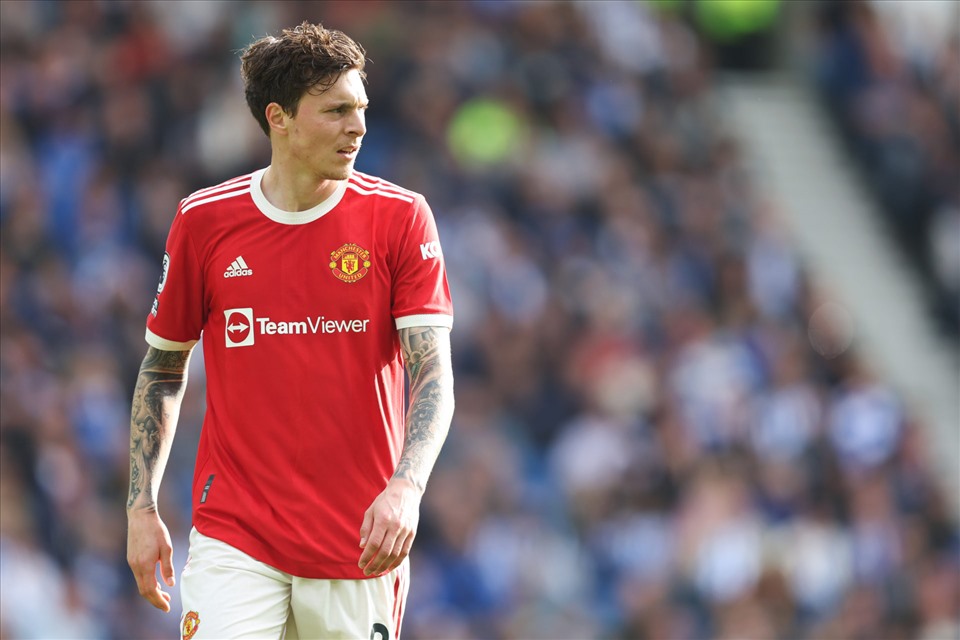 Victor Lindelof đang tìm bến đỗ mới. Ảnh: AFP