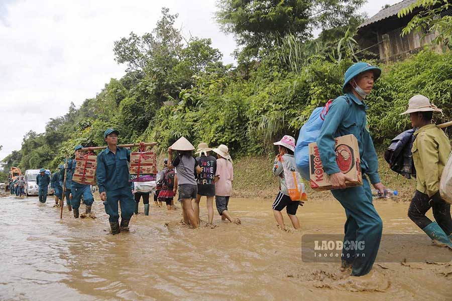 Đến chiều 27.7, tại xã Mường Pồn vẫn còn 4 người mất tích chưa được tìm thấy. 