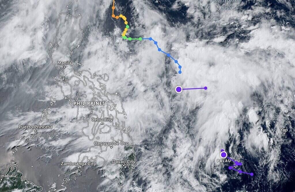 Two low pressure near the East Sea (purple) are continuing to strengthen, of which the low pressure that just formed on the afternoon of July 27 is located near the path of super storm No. 3 Gaemi (blue). Photo: Zoom Earth