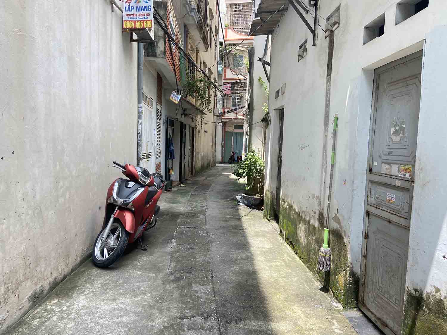 Many small alleys in Hanoi are easily flooded after rain. Photo: Cao Nguyen.