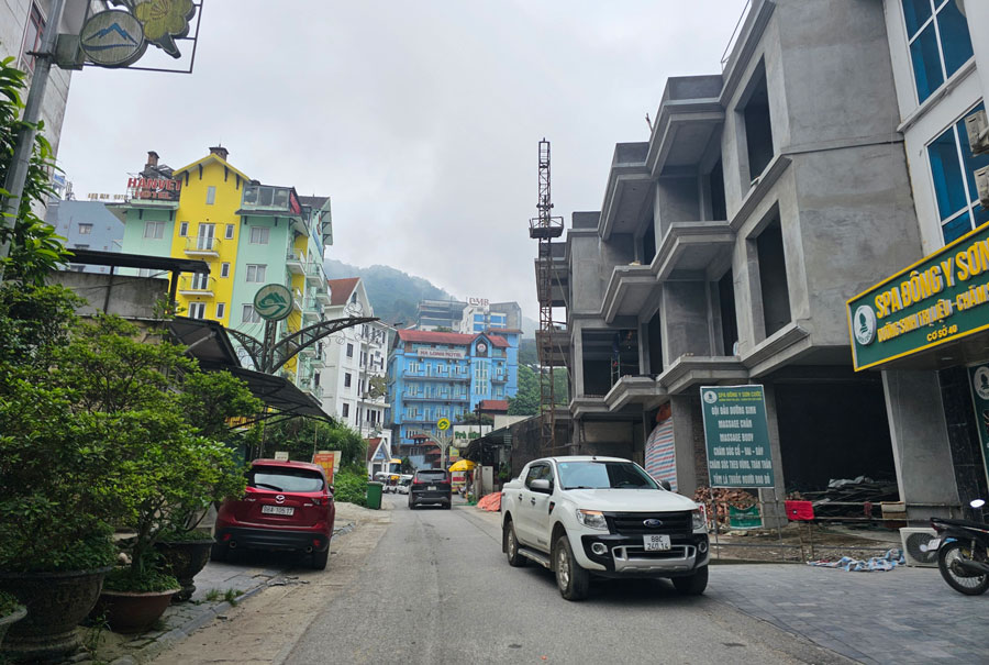 More and more high-rise buildings in Tam Dao town are being built. Most of them become hotels to serve tourists. Photo: An Nhien