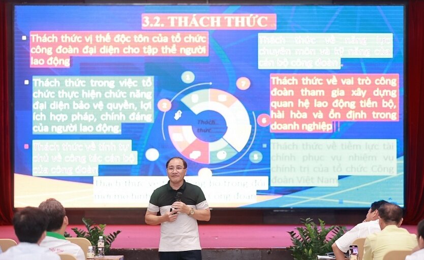 Sinh hoạt chuyên đề “Một đội ngũ – Một mục tiêu” do Công đoàn Tổng công ty Phân bón và Hóa chất Dầu khí tổ chức. Ảnh: CĐCS