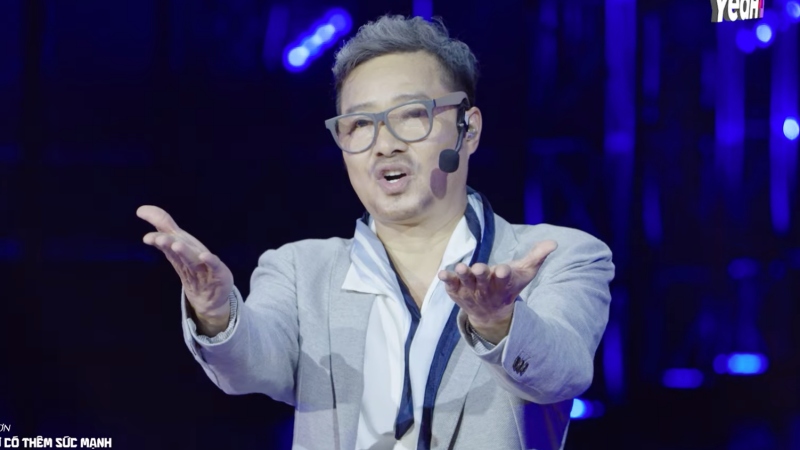 Tiết mục "Tỉnh thức sau ngủ đông" khiến khán giả xúc động. Ảnh: Cắt từ video.
