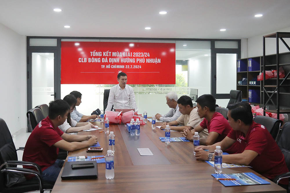 Summary meeting of the Phu Nhuan Orientation team. Photo: FC Women's University