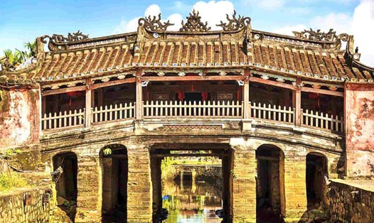 Chùa Cầu Hội An trước khi trùng tu có màu rêu phong, cũ kỹ. Ảnh: Tiến Nhựt