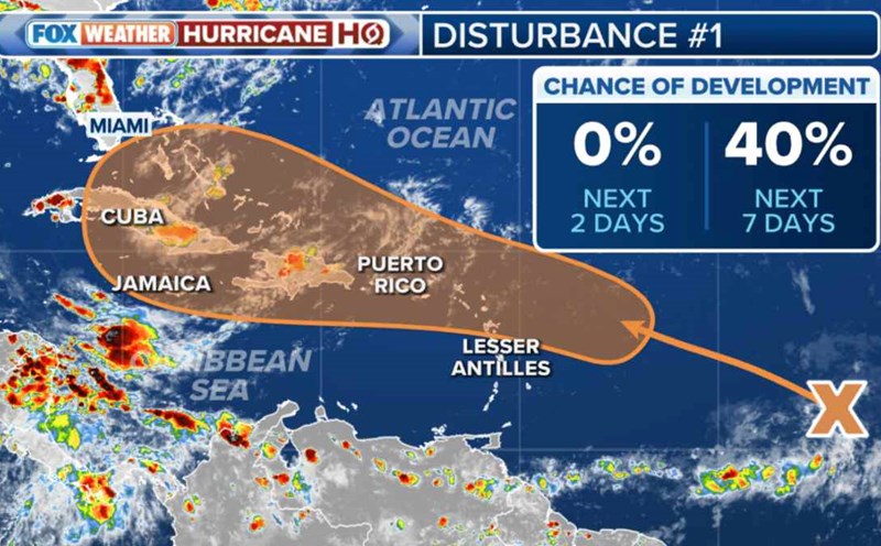 Áp thấp có 40% khả năng mạnh lên trong vài ngày tới. Ảnh: Fox Weather