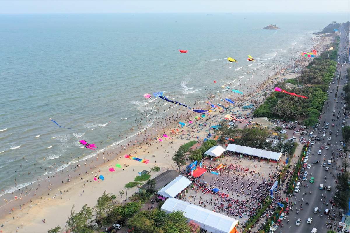 An event was held in the Back Beach area of ​​Vung Tau City. Photo: Khanh Lam