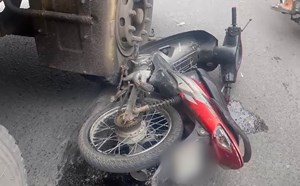 Tai nạn giữa xe tải và xe máy, 1 người nguy kịch