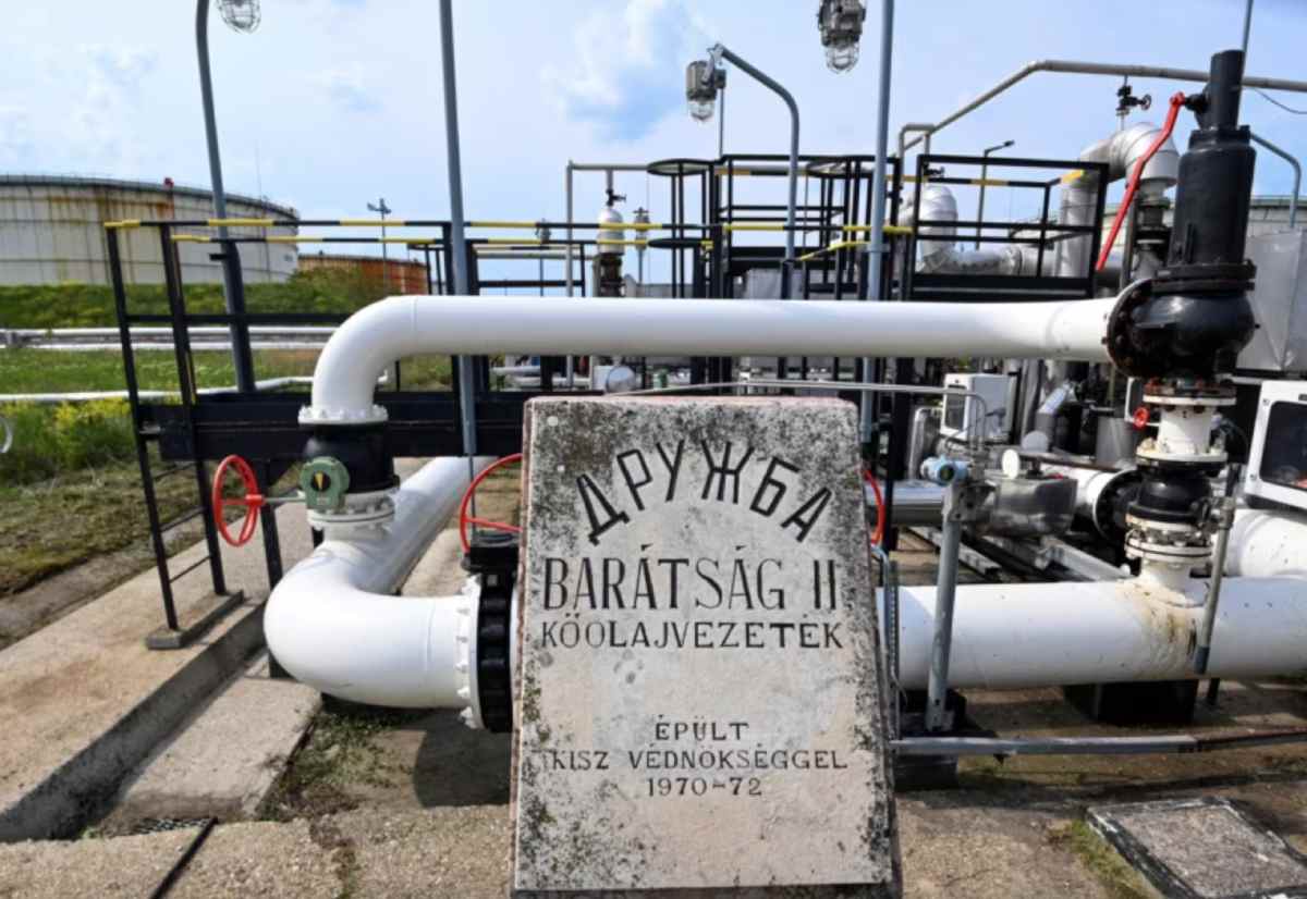 Stopping oil transportation through the Druzhba pipeline will affect Hungary and Slovakia. Photo: AFP