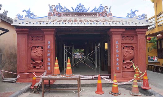 Màu sơn mới của Chùa Cầu Hội An đang bị phản ứng. Ảnh: Văn Trực