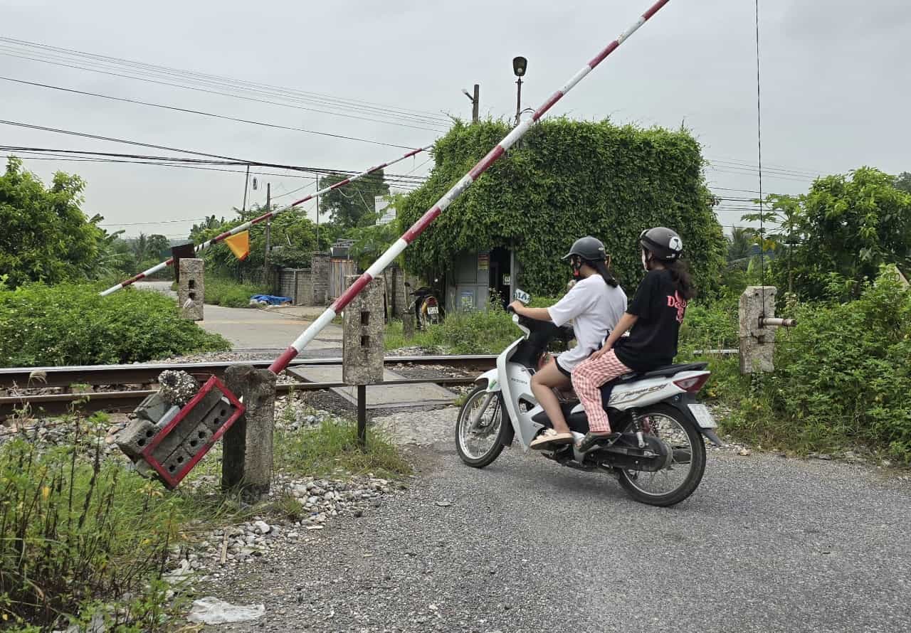 There are also 2 specialized railway lines (branch to Ninh Binh Phosphate Fertilizer Factory) connecting to the national railway at Km120+520, with a total length of 2,072 km and a specialized railway connecting to Ninh Binh port. about 2.0km. Photo: Nguyen Truong  