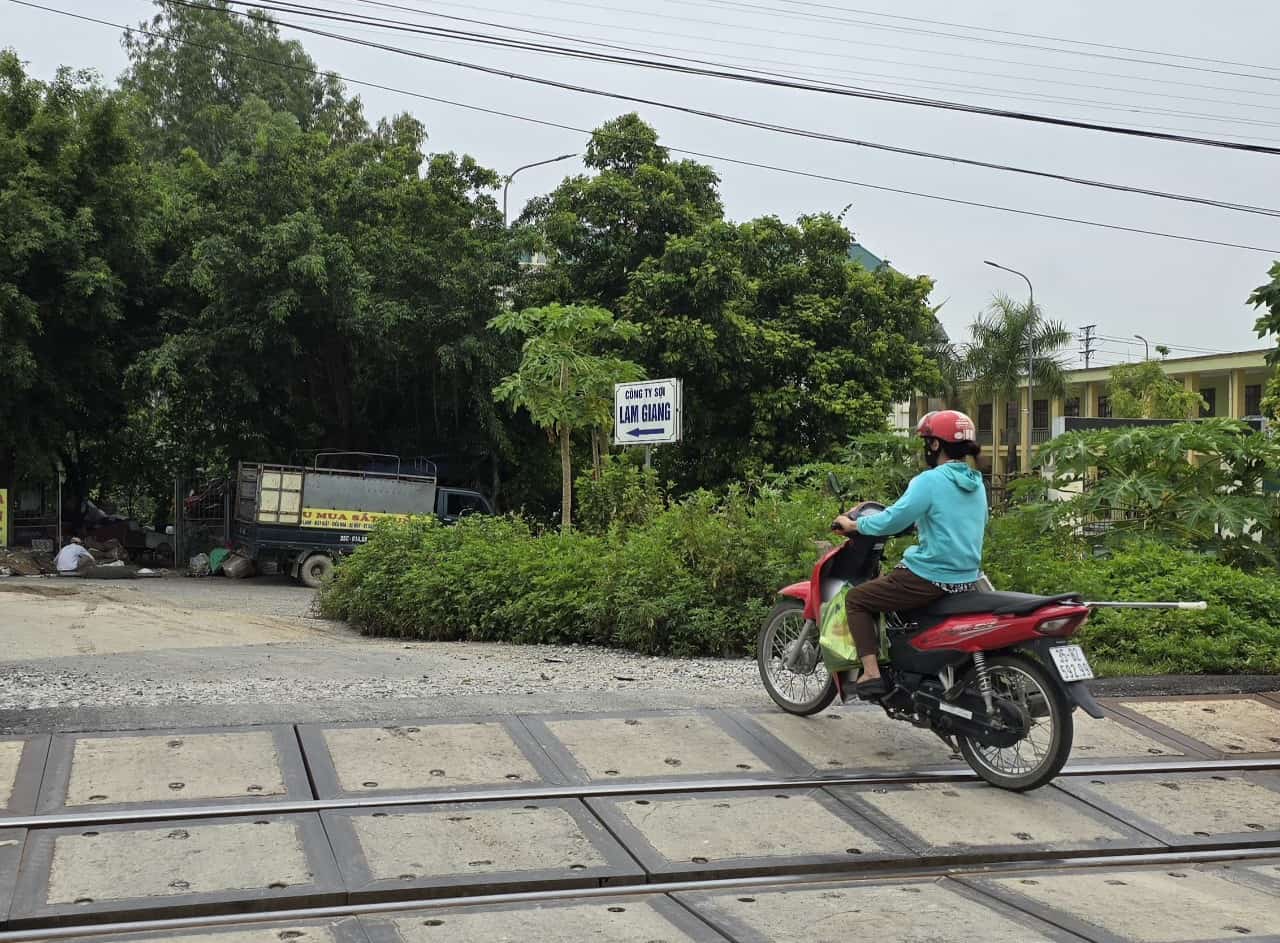 At the same time, coordinate with the railway industry to organize professional training for police personnel, fully equip police service equipment according to regulations. Photo: Nguyen Truong