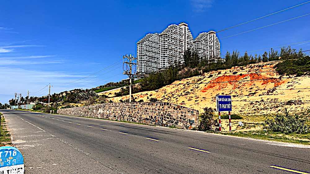 Apec Mandala Wyndham Mui Ne Resort is one of the 14 coastal projects at risk of erosion listed by the Department of Construction. Photo: Duy Tuan