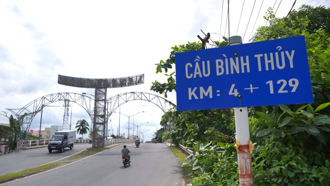 Regarding the project scale, the main route is an urban road, design speed = 60 km/h. The total length of the route is about 7,040m, including the Binh Thuy bridge section with a length of about 145m (main bridge length).