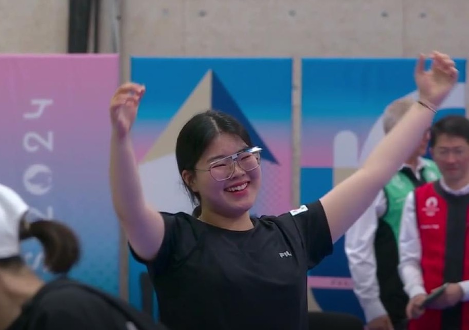 19-year-old shooter Oh Ye-jin won the gold medal and broke the Olympic record in the women's 10m air pistol event. Photo: Cut from video