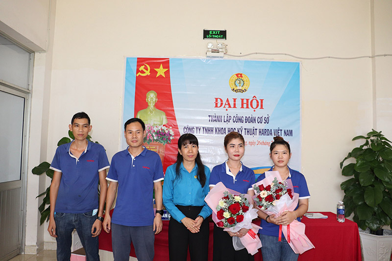 Established a grassroots trade union and admitted new members to Harda Vietnam Science and Technology Co., Ltd. Photo: Phuong Dung