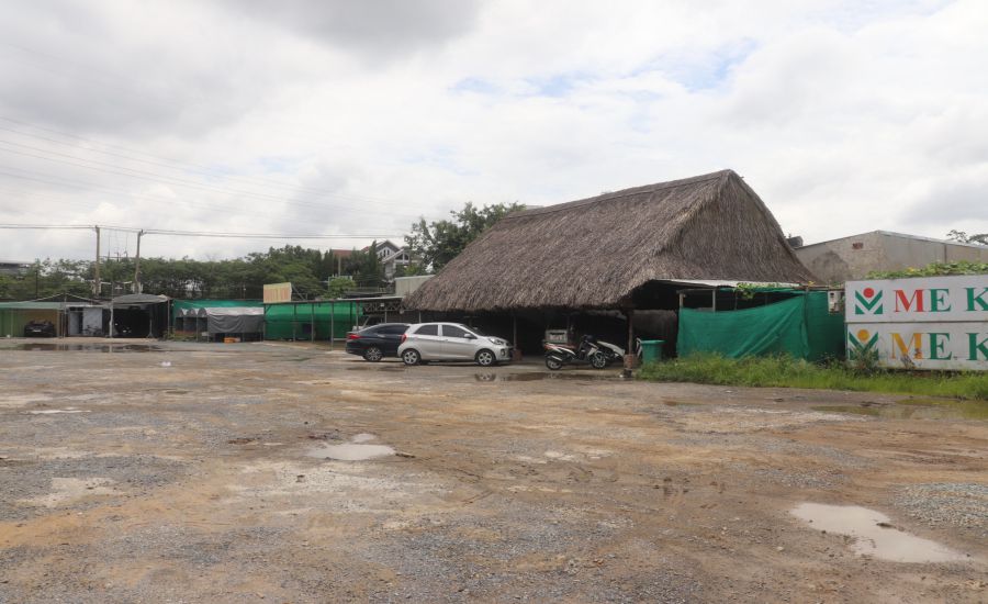 Public land for resettlement housing is being turned into a car parking lot. Photo: Cao Huan