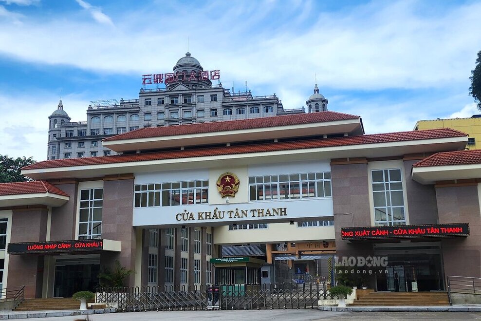 Theo UBND tỉnh Lạng Sơn, việc bổ sung thêm tuyến đường bộ sẽ tạo điều kiện thuận lợi cho việc giao lưu văn hóa, thúc đẩy phát triển kinh tế, thương mại giữa hai bên khu vực cửa khẩu. Ảnh minh họa: Tô Công.