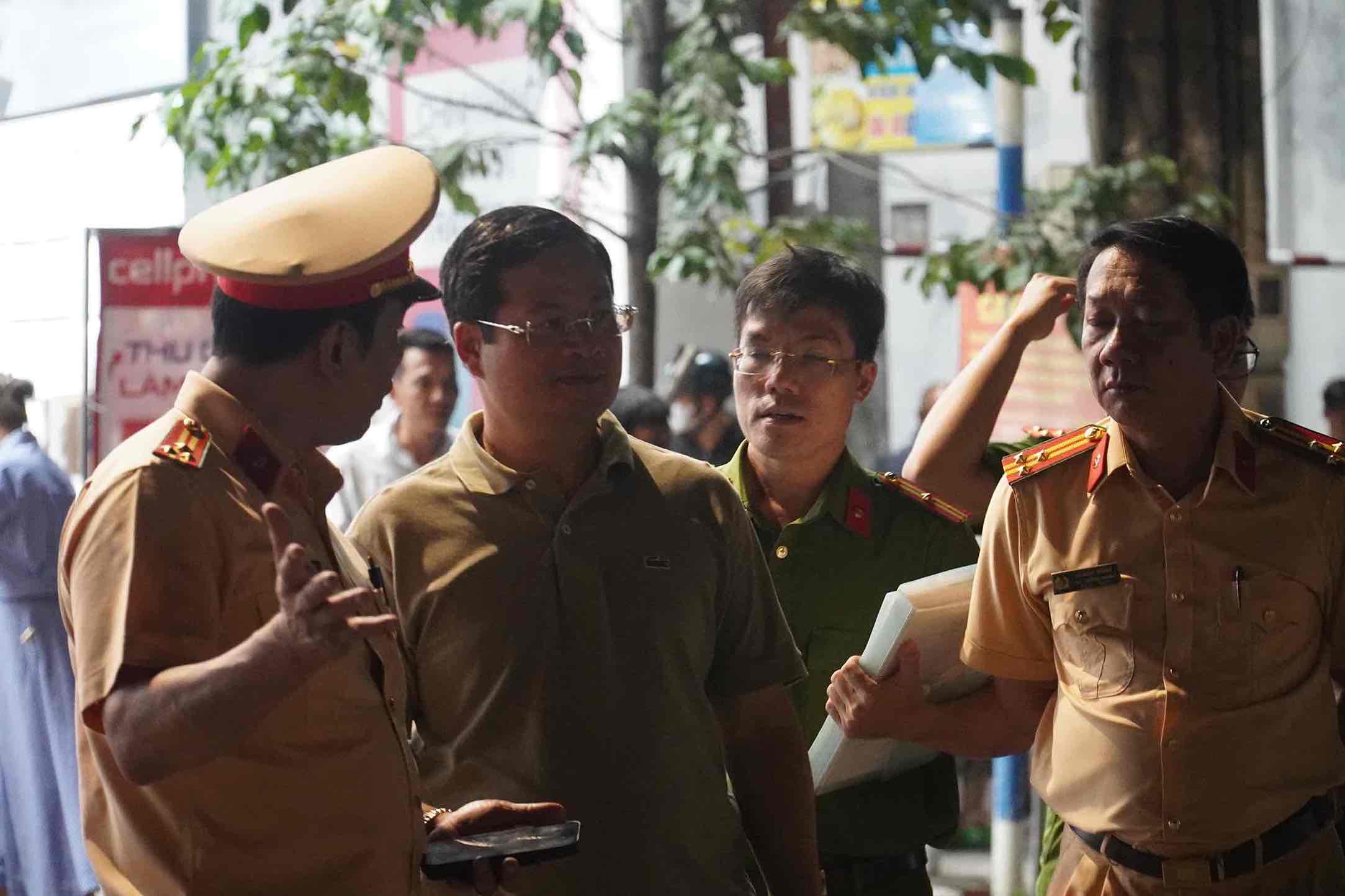 Đại tá Trần Anh Sơn - Phó giám đốc Công an tỉnh Đồng Nai có mặt tại hiện trường chỉ đạo điều tra. Ảnh: HAC