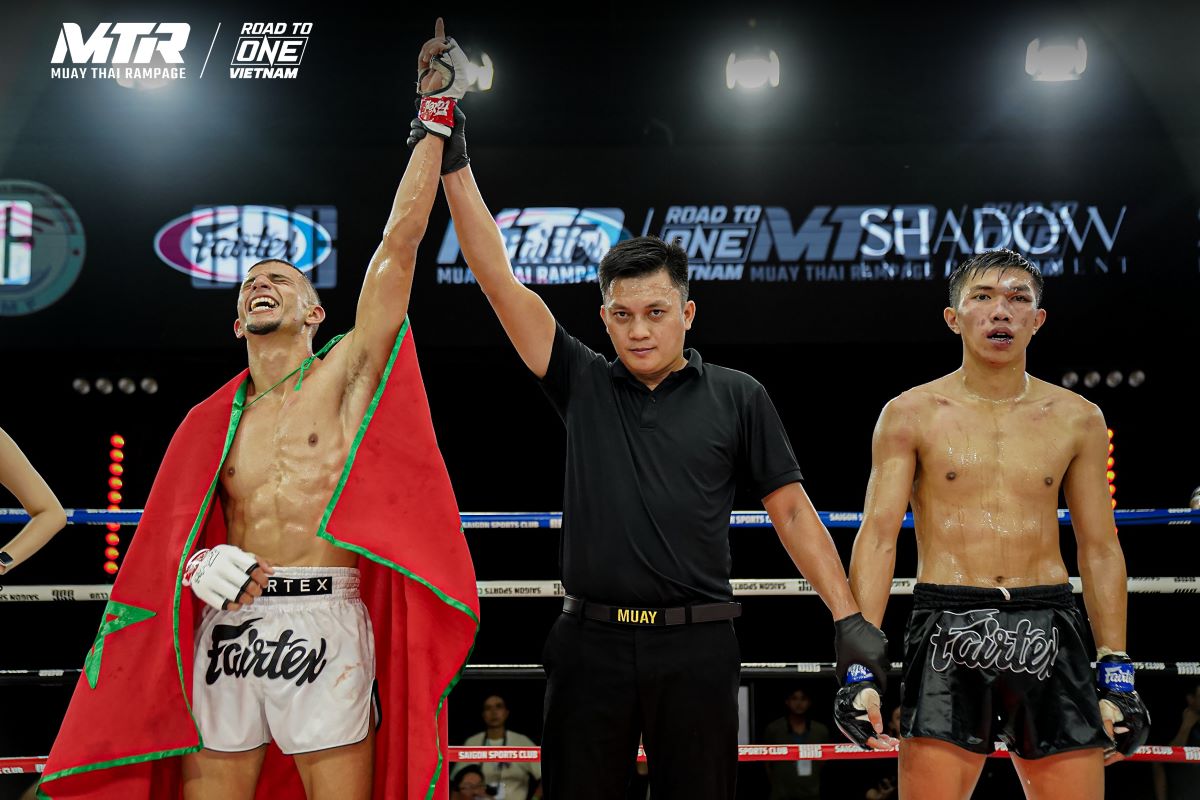 Vo si Maroc Walid Sakhraji vao chung ket hang can Flyweight: 135 lbs (61,235kg). Anh: Kim Ngan