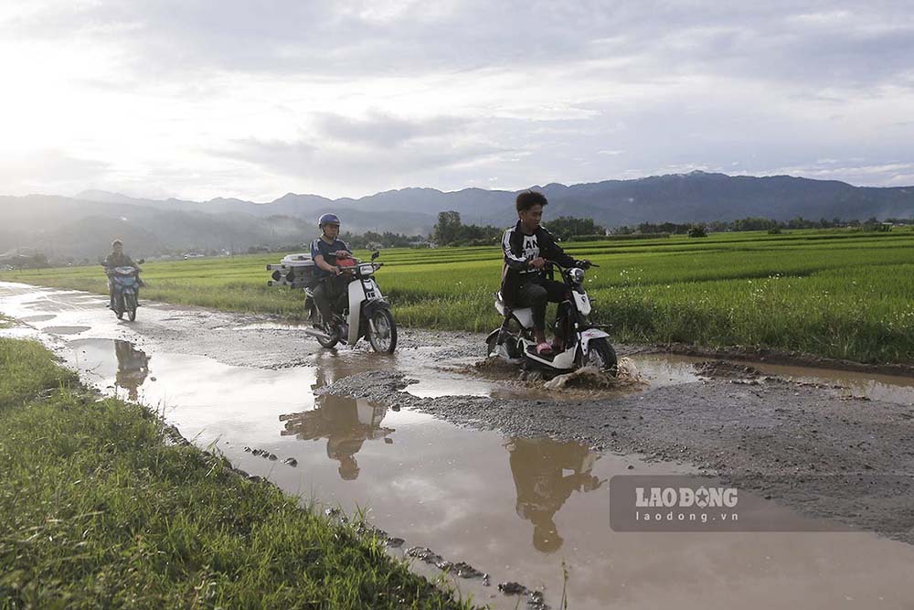 Thanh Chan is a border commune in Dien Bien district, Dien Bien province but only about 10km from the center of Dien Bien Phu city. This is one of 11 communes across the country selected by the Secretariat to pilot the construction of new rural communes (NTM) and met the standards in 2015.