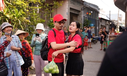 Lâm Vỹ Dạ và Hứa Minh Đạt tham gia thử thách. Ảnh: NSCC.