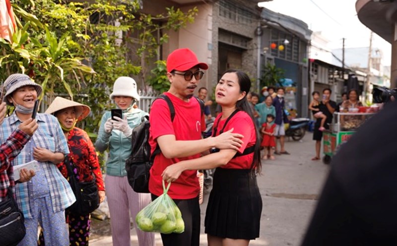 Lâm Vỹ Dạ và Hứa Minh Đạt tham gia thử thách. Ảnh: NSCC.