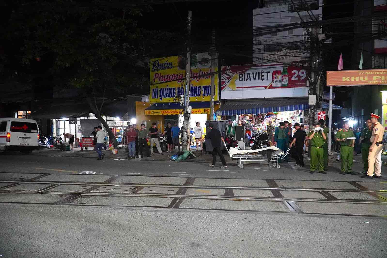 Hiện trường vụ va chạm tàu hỏa và xe bán tải ở Đồng Nai. Ảnh: HAC